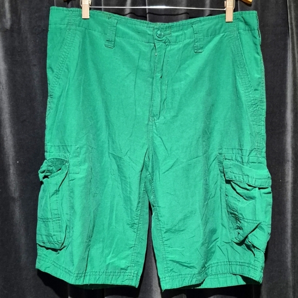 Urban Pipeline Green Cargo Shorts - Picture 1 of 4